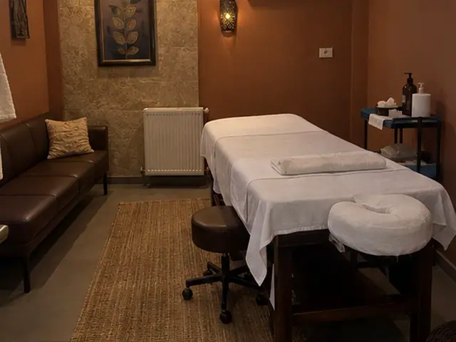 Deri kanepeli, halılı masaj odası — Bolluca, Masaj Salonun